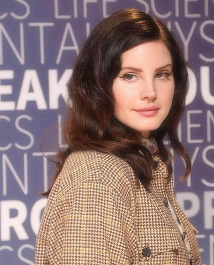 Lana Del Rey Height